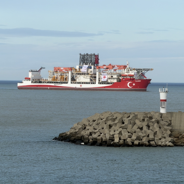 Derin deniz sondaj gemisi 'Yıldırım', Filyos Limanı'na ulaştı