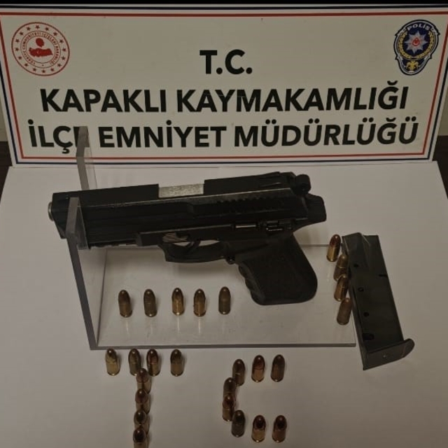 Kapaklı'da 2 ruhsatsız tabanca ele geçti