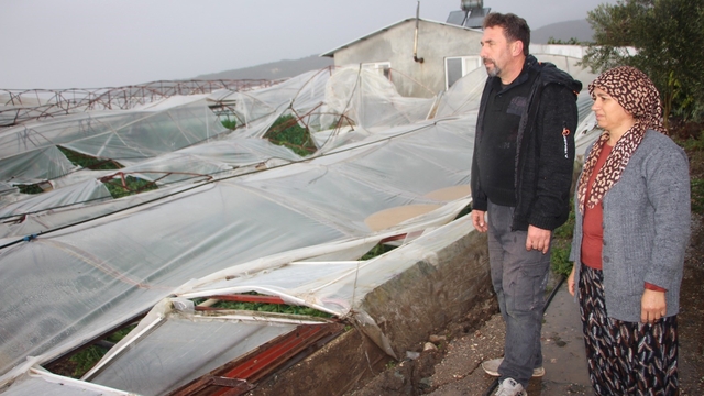 Örtü altı tarımın merkezi Kumluca'da hortumun verdiği hasar gündüz ortaya çıktı