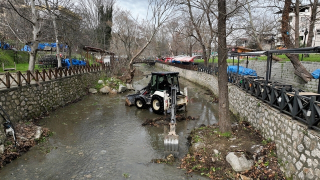 Büyükşehir'den Misi'de dere ve çevre temizliği