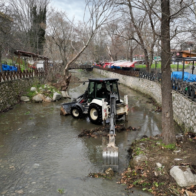 Büyükşehir'den Misi'de dere ve çevre temizliği