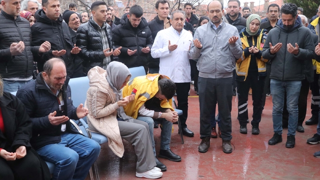 Memurları taşıyan midibüs devrildi: 1 ölü, 25 yaralı (2)