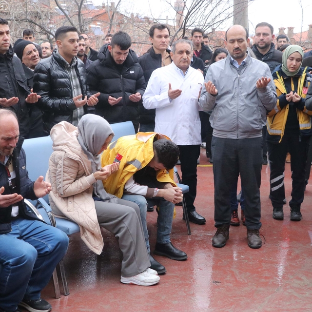 Memurları taşıyan midibüs devrildi: 1 ölü, 25 yaralı (2)