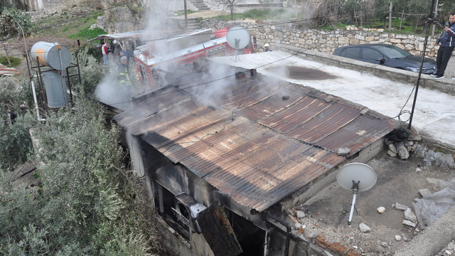 Silifke'de müstakil evde çıkan yangın söndürüldü