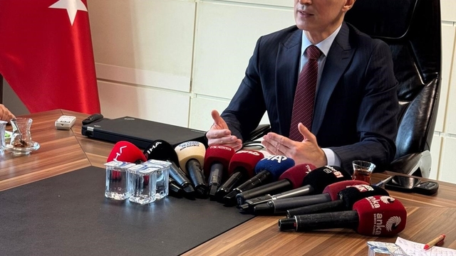 Trabzon Cumhuriyet Başsavcısı Sedat Çelik: "Kadına karşı şiddetin 3 katı erkeğe var"
"Biz sadece kadına yönelik şiddeti oradan cımbızla alırsak şiddete karşı mücadelede başarılı olamayız"
"Sadece kadına karşı şiddeti değil tüm şiddeti reddetmeliyiz"