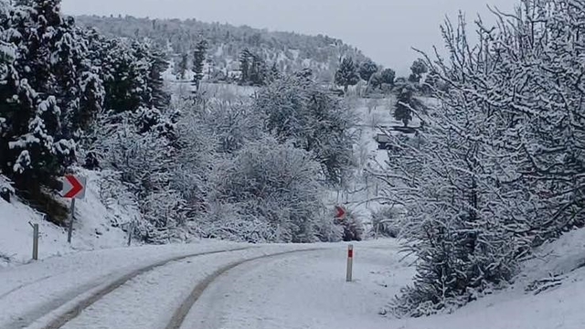 Burdur'un yüksek kesimlerinde kar yağışı etkili oldu
