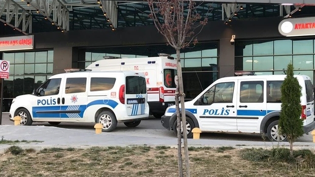 Av tüfeğini kontrol ederken yanlışlıkla kendini vurdu