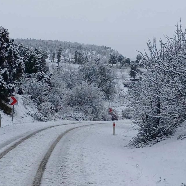 Burdur'un yüksek kesimlerinde kar yağışı etkili oldu