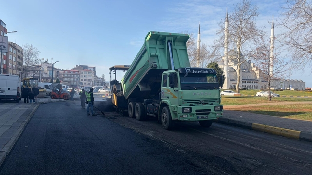 Trabzon'da yol yapım, bakım ve onarım çalışmaları sürüyor