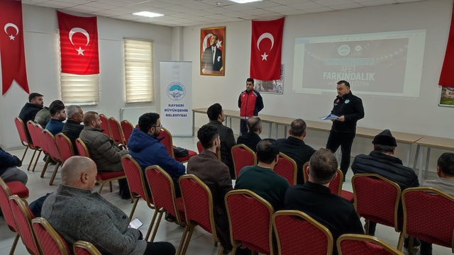 Sarıoğlan ilçesinde "Afet Farkındalık ve Yangın Söndürme Eğitimi" verildi