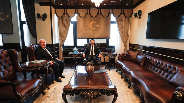 Hatay Valisi Masatlı, Yeşilay Şube Başkanı Kuyubaşıoğlu'nu kabul etti