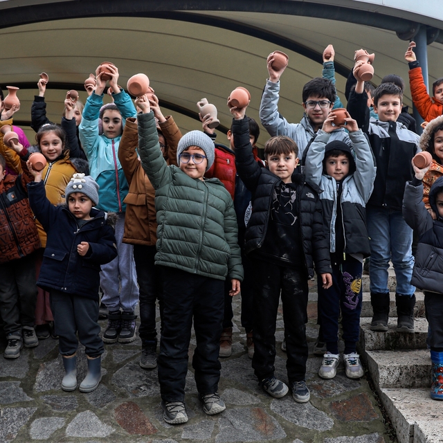 Bursa'da minikler arkeolojiyi eğlenerek öğrendiler