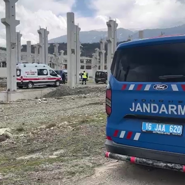 Bursa'da inşaat alanında beton dökümü sırasında göçük; 1 ölü (2)
