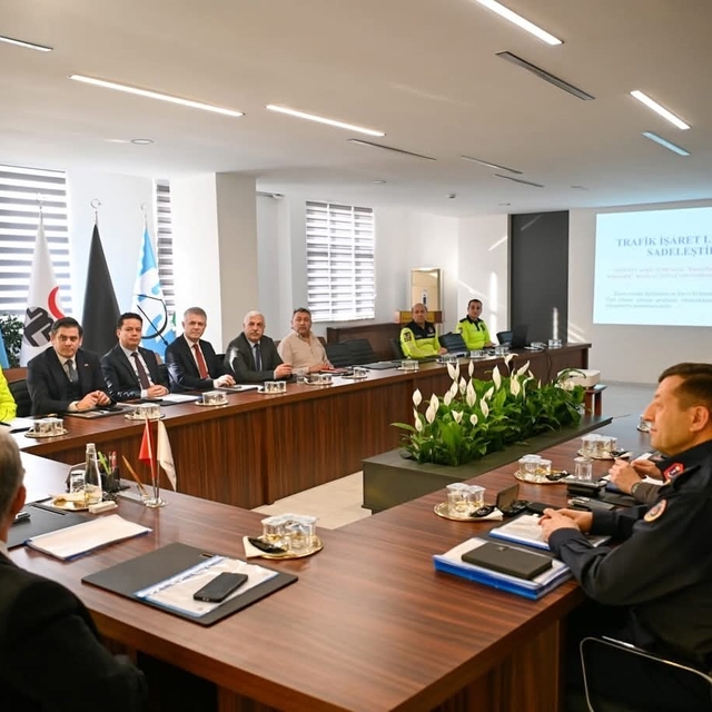 Yalova'da trafik levhaları sadeleştirildi