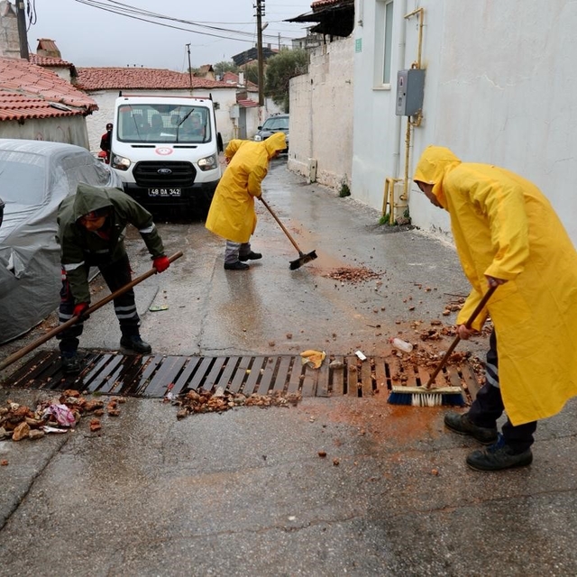 Menteşe Belediyesi ekiplerinden, 24 saatlik kesintisiz müdahale