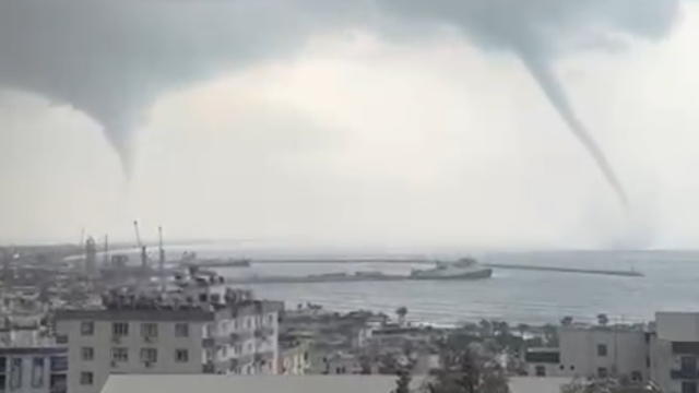 Silifke açıklarında oluşan 2 hortum kamerada