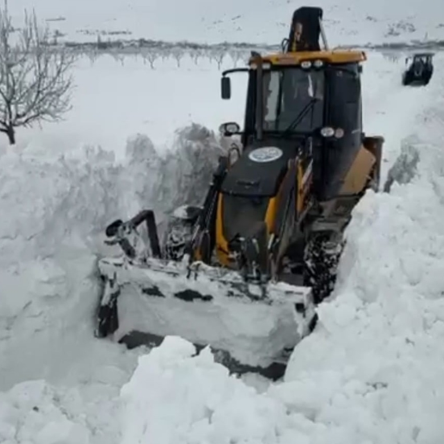Darende Belediyesi'nden karla mücadelede yoğun mesai