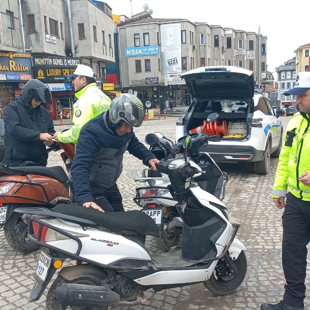 Edirne'de motosiklet sürücülerine trafik denetimi