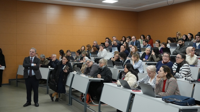 Türkiye'de bir ilk: Öğrenci başarısı artık yapay zeka takibinde
Öğrencilerin yetkinlik haritasını yapay zeka çıkaracak
Kocaeli Sağlık ve Teknoloji Üniversitesi, eğitimde yapay zeka modelini hayata geçirdi