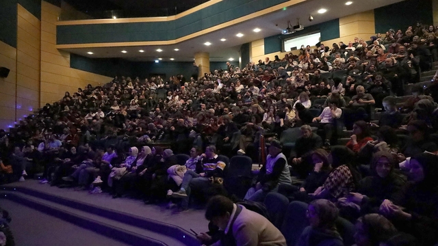 Sakarya'da "Güne Bakan Cam Kırıkları" oyunu sahnelendi