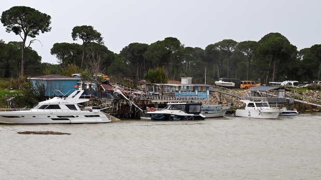 Antalya Valisi Şahin: "Seralar ciddi hasar gördü, bir kişi yaralandı"