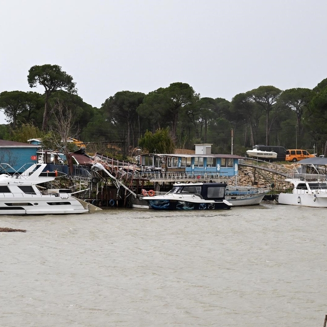 Antalya Valisi Şahin: "Seralar ciddi hasar gördü, bir kişi yaralandı"