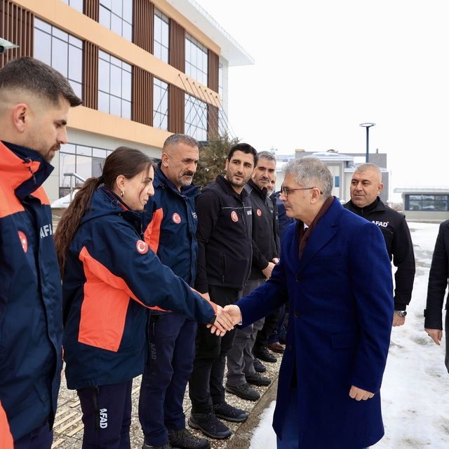 Bingöl Valisi Çelik, AFAD İl Müdürlüğünü ziyaret etti