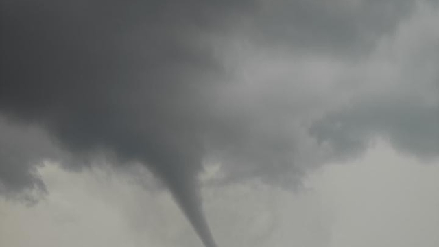Akdeniz'de çifte hortum
Mersin'in Silifke ilçesi açıklarında 2 hortum çıktı, yağmur ve dolu yağışının başlamasıyla etkisini yitirdi