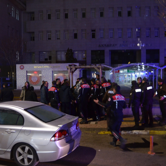 Cinayet davasının karar duruşması sonrası 2 aile arasında kavga; 7 gözaltı