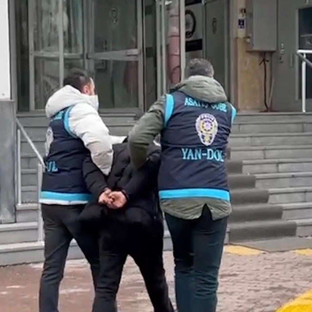 Üç farklı ilde 4 aranması ve 23 yıl kesinleşmiş hapsi bulunan şahıs yakalan...