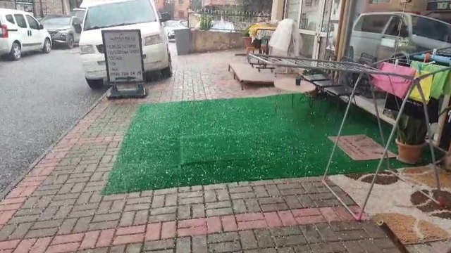 Alanya'da sağanak yağış yerini doluya bıraktı