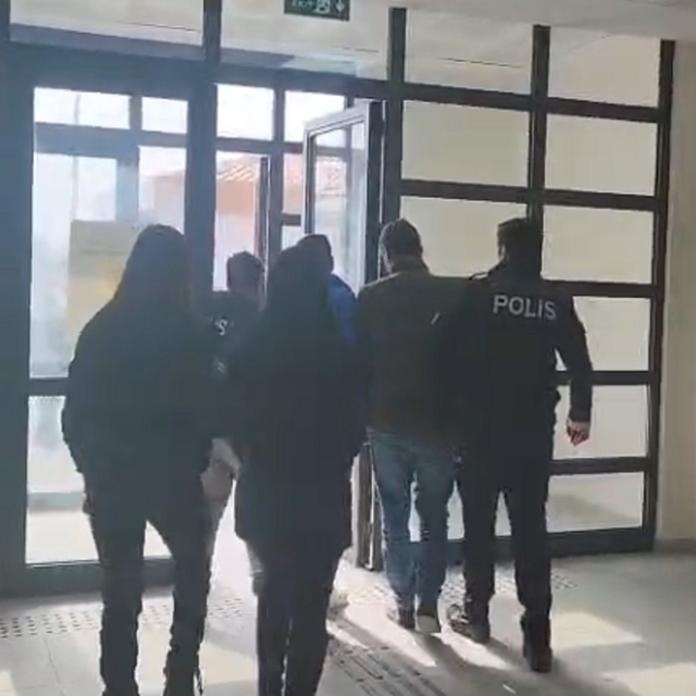 Hatay'da kuyumcuya sahte altın satan 3 şahıs yakalandı