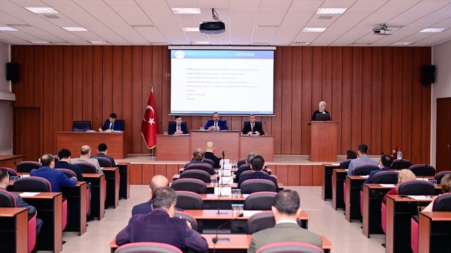 Aydın'da ilk olacak, gençler iş dünyasıyla buluşacak
Vali Canbolat'tan 'katkı' çağrısı