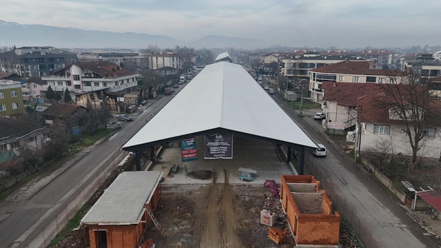 Fuar alanı ve tuhafiyeciler pazaryerinde yoğun tempo