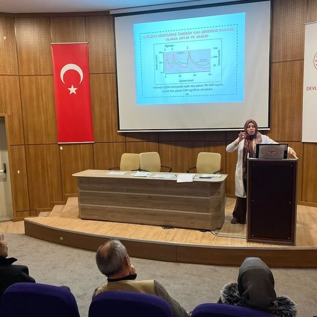 Yılın ilk diyabet okulu eğitimi yoğun katılımla gerçekleştirildi