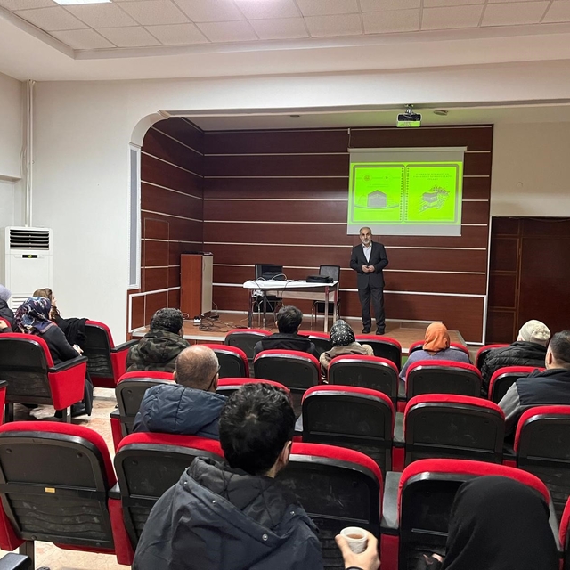 Erzincan'da umreci adaylarına seminer verildi