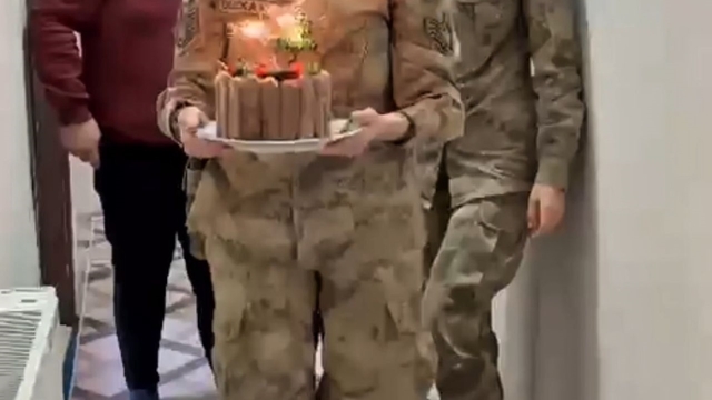 Jandarmadan bedensel engelli Doğanay'a doğum günü sürprizi