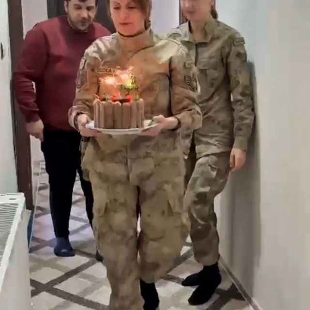 Jandarmadan bedensel engelli Doğanay'a doğum günü sürprizi