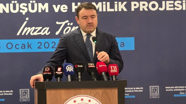 Gençlerin meslek lisesi tercihi artıyor
Kütahya Valisi Musa Işın:
"Meslek liselerine kayıt yaptıran öğrenci sayısı 4 bine ulaştı"