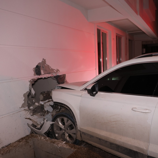 'Dur' ihtarına uymadı, kaza yapınca durmak zorunda kaldı