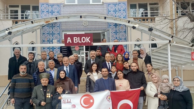 Eskişehir'de gönül köprüsü: Şehit yakınları ve gaziler huzurevinde ağırlandı