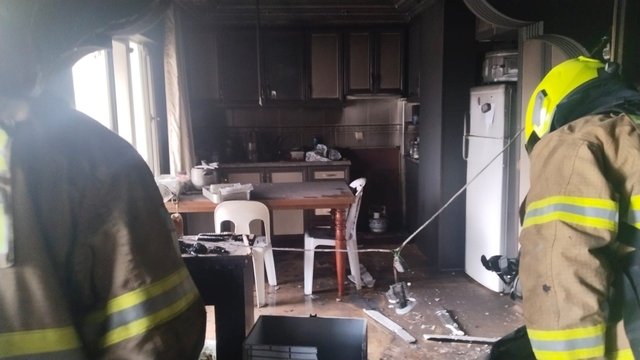 Erdek'te bir apartman dairesi alevlere teslim oldu