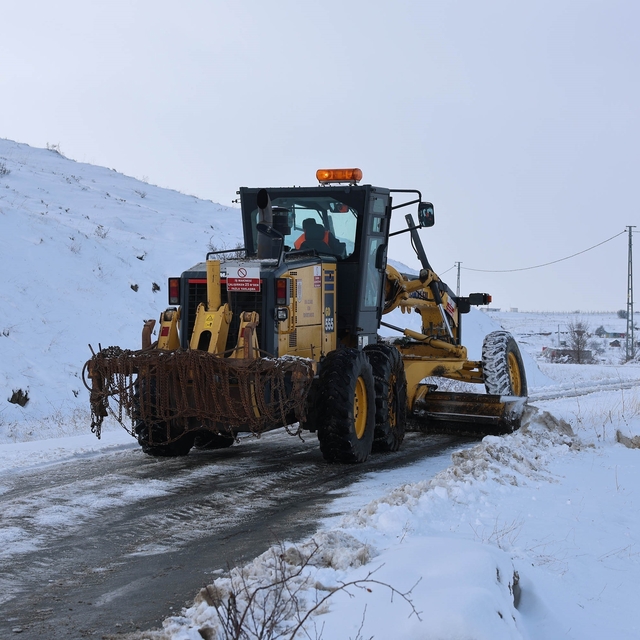 Sivas'ta 91 yerleşim yerinin yolu ulaşıma kapalı