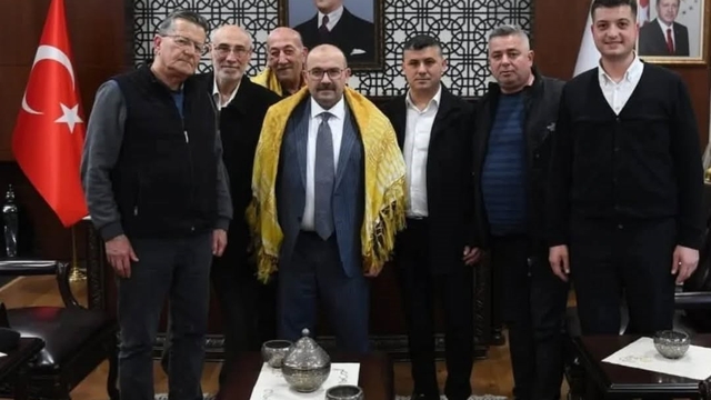 Balıkesir'de Vali Ustaoğlu devecileri kabul etti