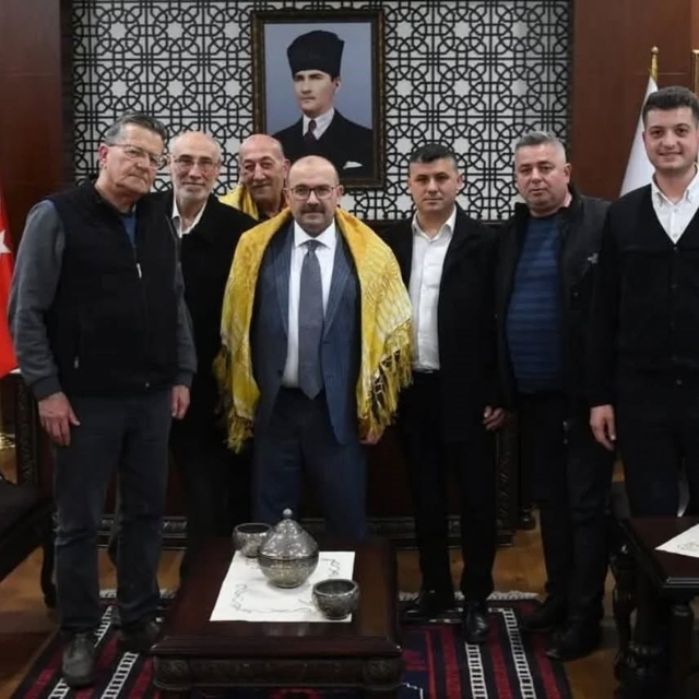 Balıkesir'de Vali Ustaoğlu devecileri kabul etti