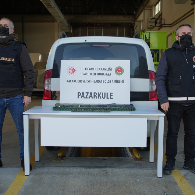 Elektronik sigaraya esrar gizlediler