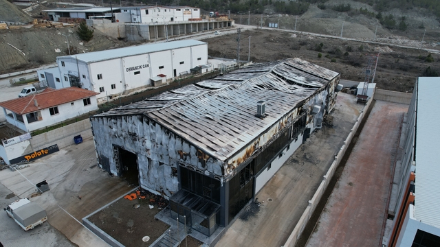 Çorum'da yangın çıkan lavaş fabrikası kullanılamaz hale geldi