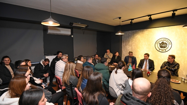 Başkan Aydın'dan gençlere destek