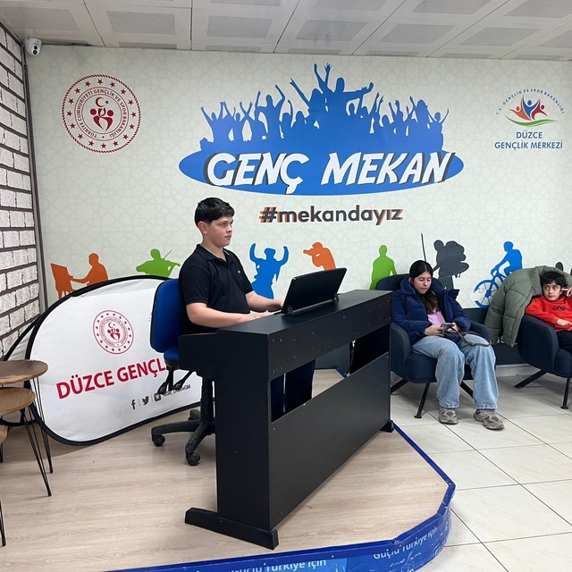 Genç mekanda piyano keyfi