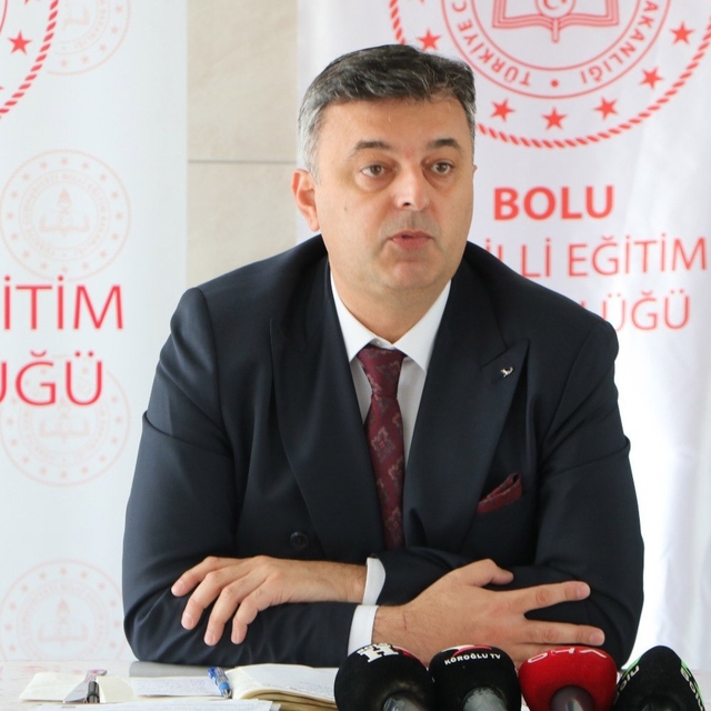 Makamında darp edilen Bolu İl Milli Eğitim Müdürü görevini bıraktığını duyu...